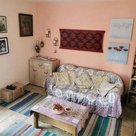 Feriehus Cozy 1 Bed In Near Karnobat Burgas