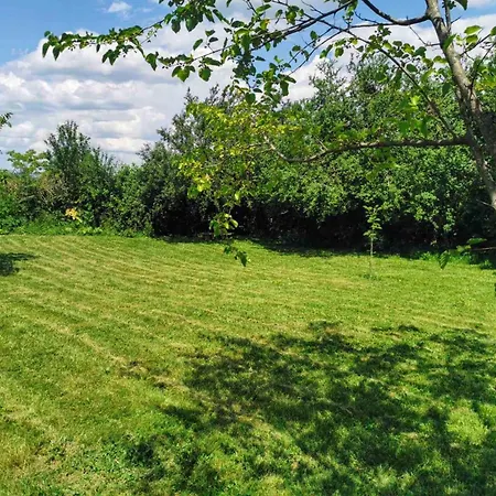 Cozy 1 Bed In Near Karnobat Burgas *