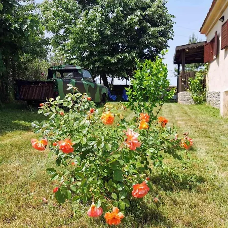 Ваканционна къща Cozy 1 Bed In Near Karnobat Burgas Ognen