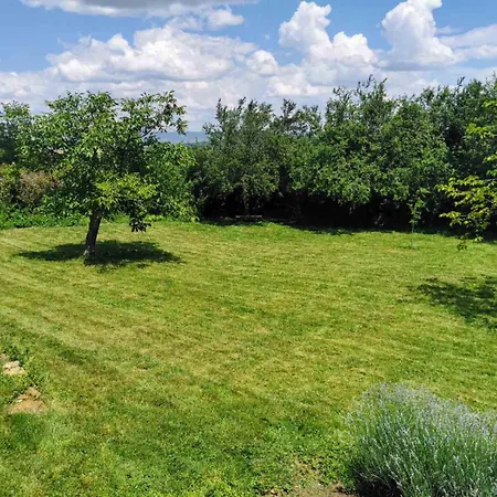 Ваканционна къща Cozy 1 Bed In Near Karnobat Burgas